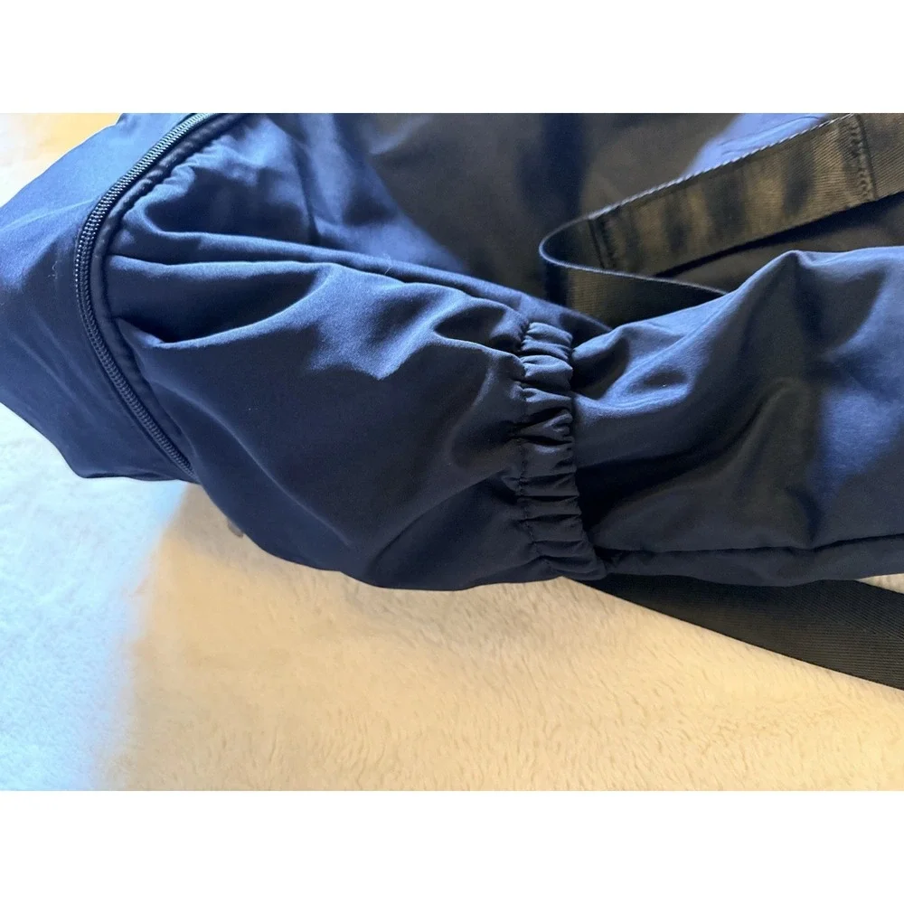 Beyond Yoga Black Mat Bag Drawstring Zip Closure Adjustable Strap 2 Pockets